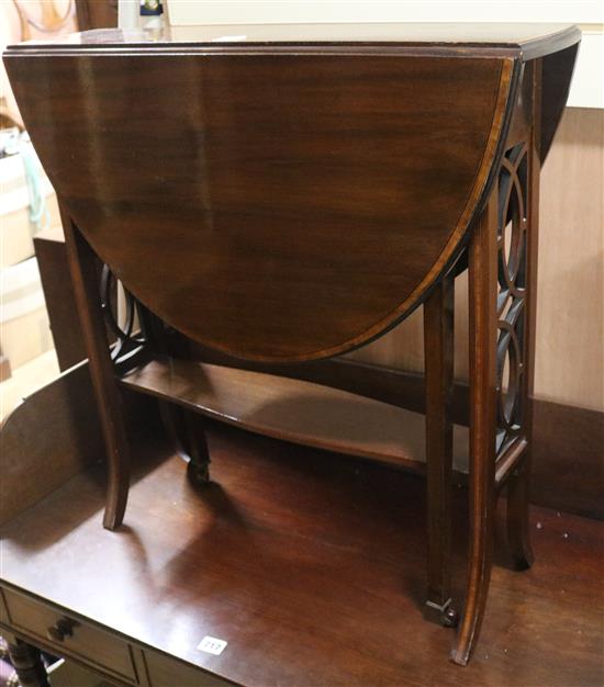 An Edwardian mahogany Sutherland table W.68cm